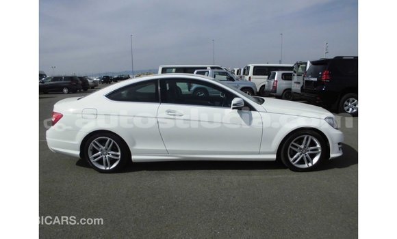 Buy Import Mercedes-Benz 190 (W201) White Car in Import - Dubai in Anse-la-Raye Buy Import Mercedes-Benz 190 (W201) White Car in Import - Dubai in Anse-la-Raye