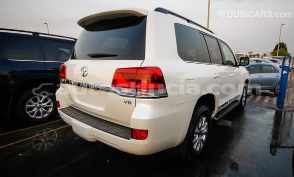 Buy Import Toyota Land Cruiser White Car in Import - Dubai in Anse-la-Raye Buy Import Toyota Land Cruiser White Car in Import - Dubai in Anse-la-Raye